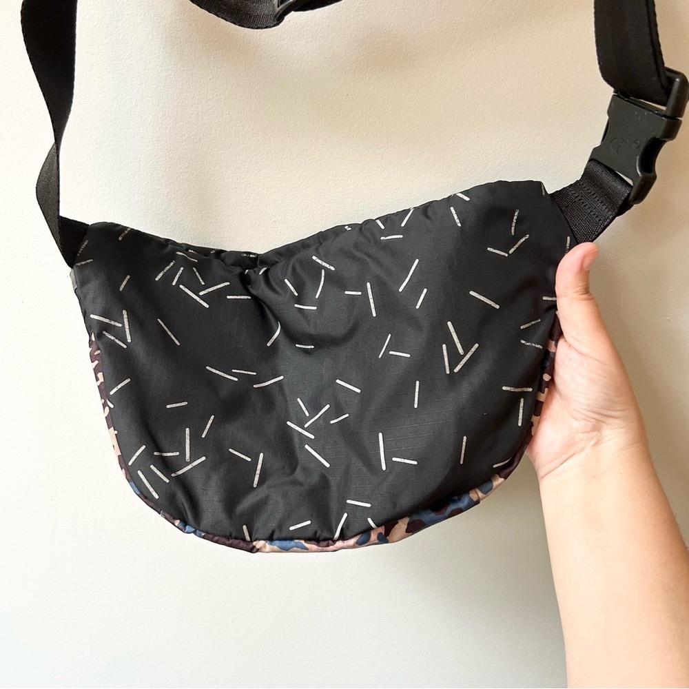 Lesportsac nylon fanny pack with adjustable waist or crossbody strap - Picture 5 of 11